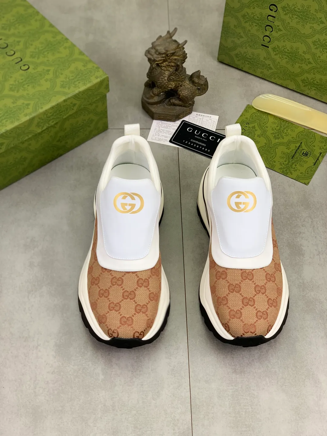 Men's Men's Shoes P440 💰[New Style] 🆘 The latest model from Gucci's official website🎁Classic casual and fashionable men's shoes👟Hot style💥The style is simple and elegant, exclusive for trendy men. Unique official website latest brand elements👑Gucci original decoration, fashionable and generous, the fabric is made of original soft calfskin➕Comfortable soft sheepskin lining ✅The official website specifies wear-resistant foam outsole_full of elasticity, classic model taken in real life🎬Color: 2️⃣colors optional😍Number: 38-44